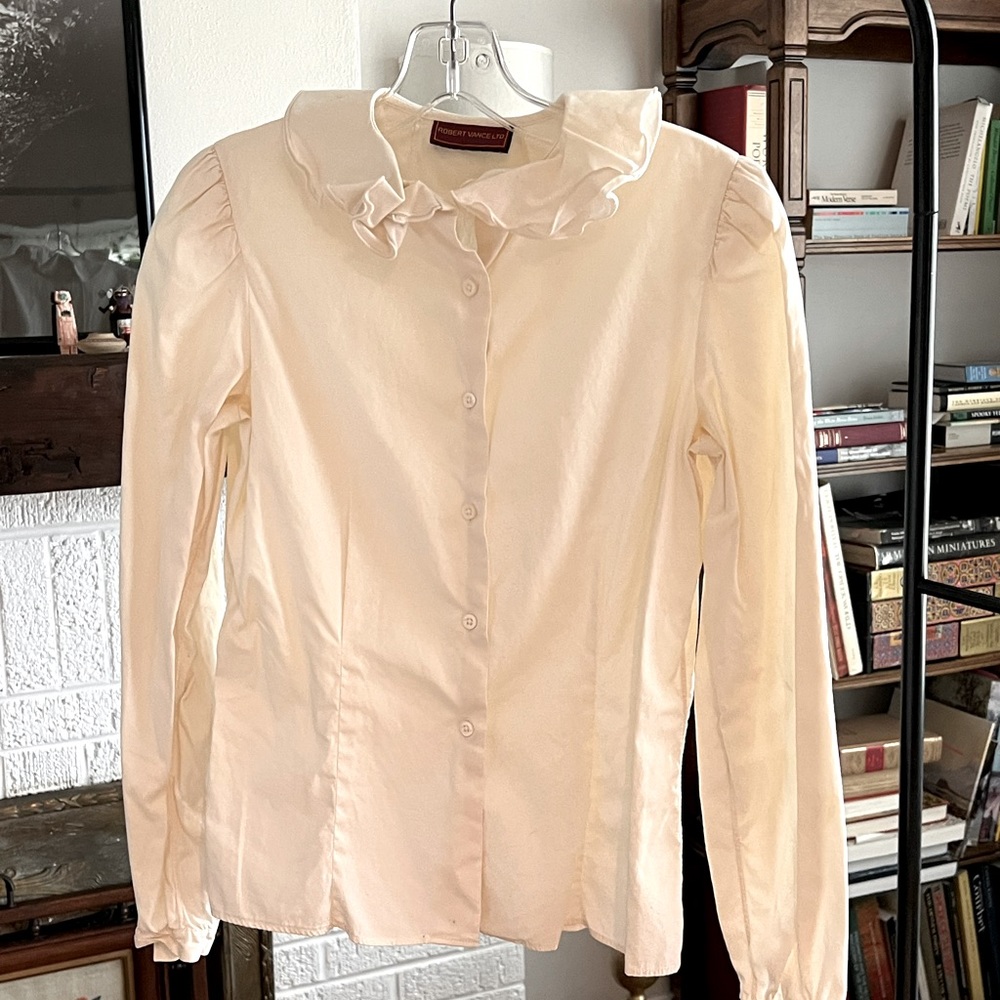 Robert Vance Fitted Blouse in Cream w Ruffled Peter Pan Collar